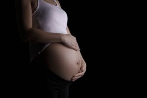 Mujer embarazada pierde a su bebé tras agresión