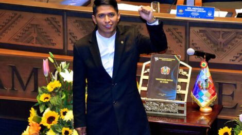 Andrónico Rodríguez reelecto presidente del Senado en medio de tensiones