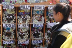 Culto a las ñatitas en el Cementerio General de La Paz