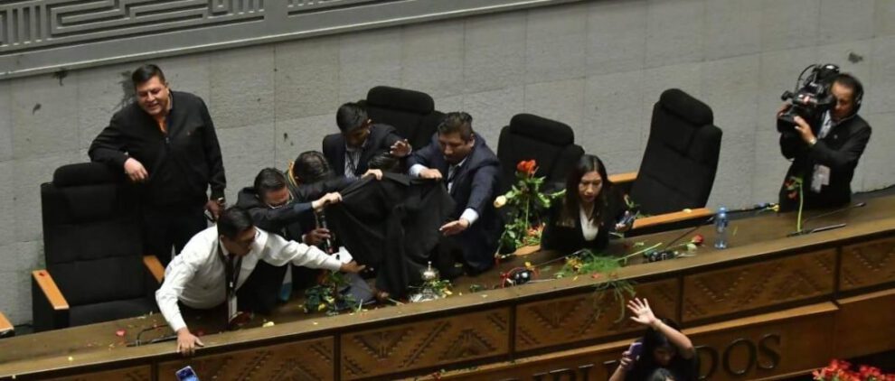 pelea en la Asamblea Legislativa