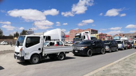 Escasez de combustible en Oruro