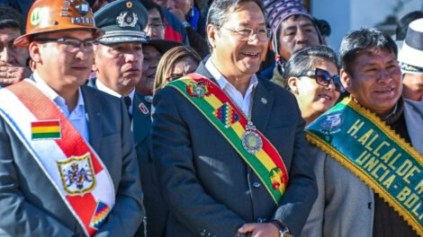 normalización del suministro de combustible en Bolivia