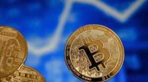 Bitcoin supera los 84.000 dólares tras victoria de Trump