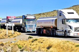 YPFB abastecimiento de combustible con 125 cisternas