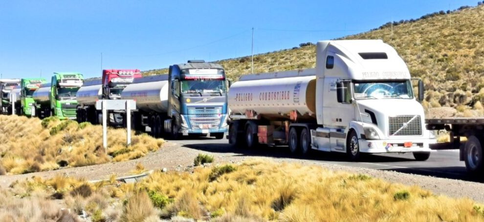YPFB abastecimiento de combustible con 125 cisternas