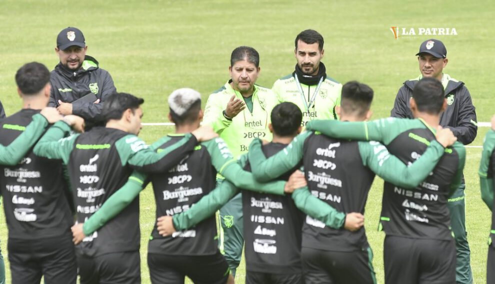 Óscar Villegas dirige a la selección boliviana de fútbol