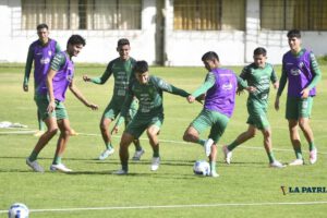 Selección boliviana Sub-19 entrenando para partido amistoso ante Argentina