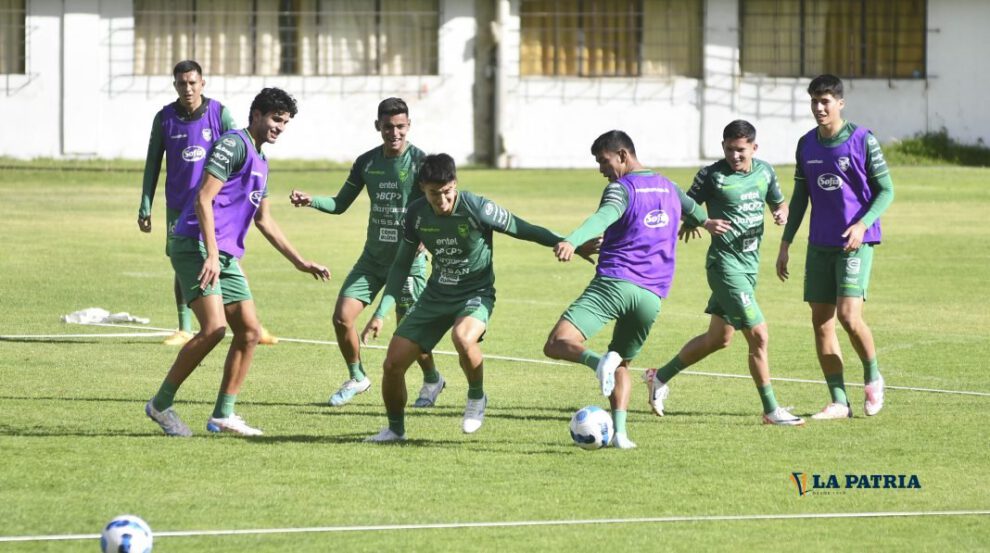 Selección boliviana Sub-19 entrenando para partido amistoso ante Argentina