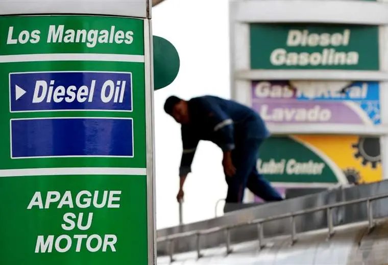 importación de diésel y gasolina para enfrentar la crisis energética en Bolivia