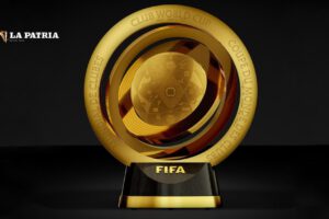 Mundial de Clubes trofeo presentado por la FIFA