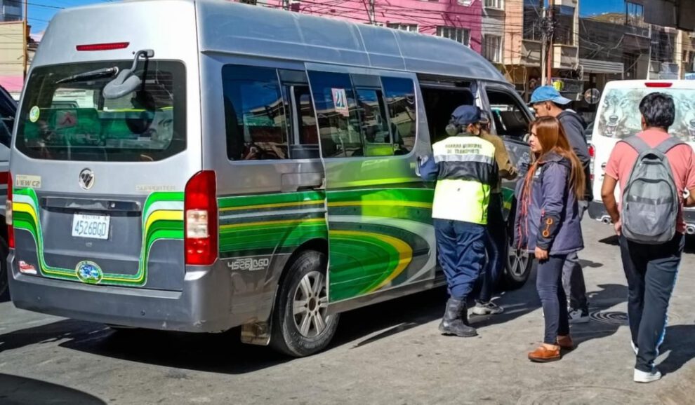 Controles de tarifas en el transporte urbano en Oruro