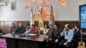 Artistas en la presentación de jurados calificadores del Festival Aquí... Canta Bolivia