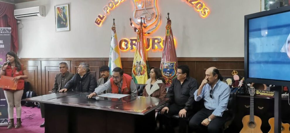 Artistas en la presentación de jurados calificadores del Festival Aquí... Canta Bolivia