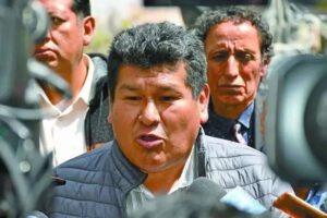 Fidel Surco celebra reconocimiento de Grover García