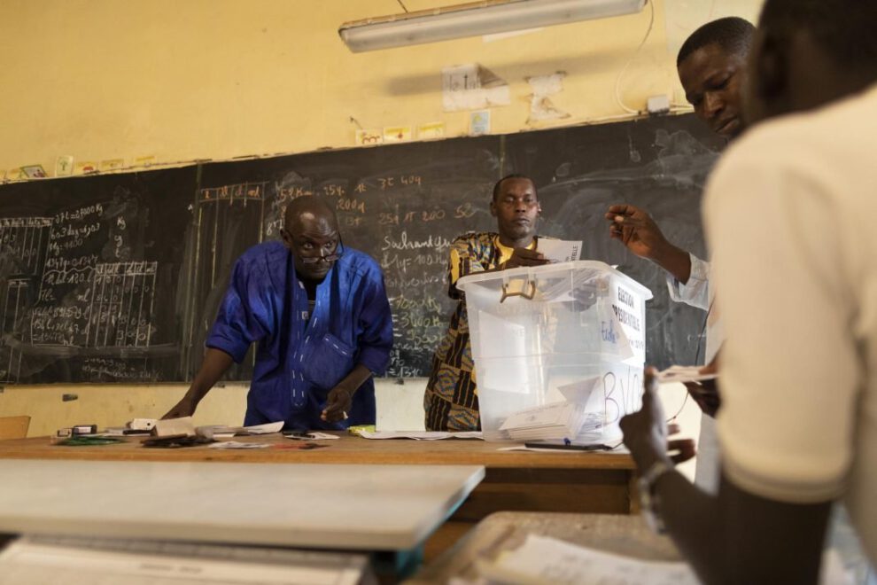 Elecciones legislativas anticipadas en Senegal con más de 7 millones convocados a votar