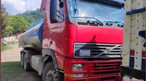 Secuestro de camiones cisternas en Caranavi por desvío de combustible