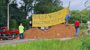 Bloqueo en carretera afecta viajes entre Santa Cruz y Cochabamba
