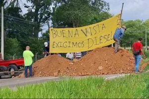 Bloqueo en carretera afecta viajes entre Santa Cruz y Cochabamba