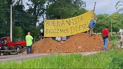 Bloqueo en carretera afecta viajes entre Santa Cruz y Cochabamba