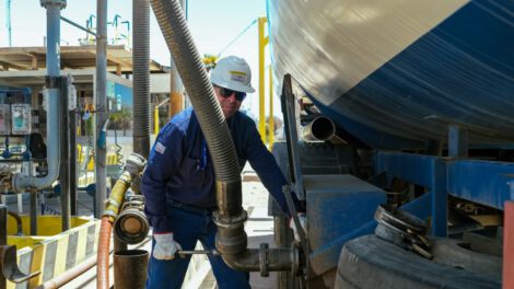 Importación de combustibles en Bolivia