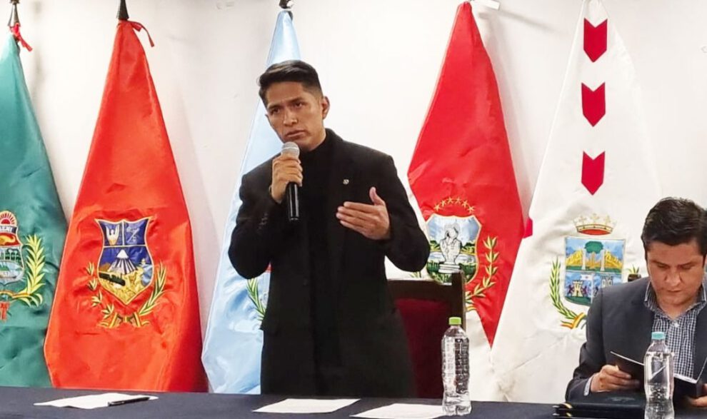 Ley para cesar a magistrados prorrogados firmada por Andrónico Rodríguez