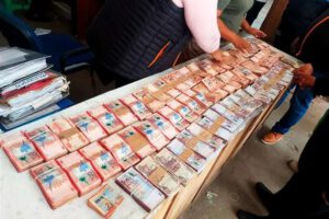 Felcc confisca dinero en Bolivia