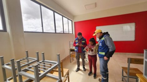 Filtraciones en aula de Adolfo Ballivián