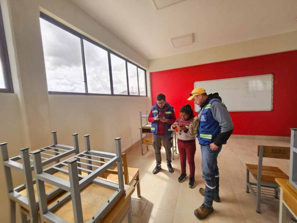 Filtraciones en aula de Adolfo Ballivián