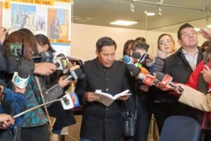 Santos Mamani critica a César Siles por desconocer la Constitución