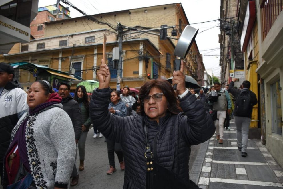 Crisis económica y de combustibles en La Paz