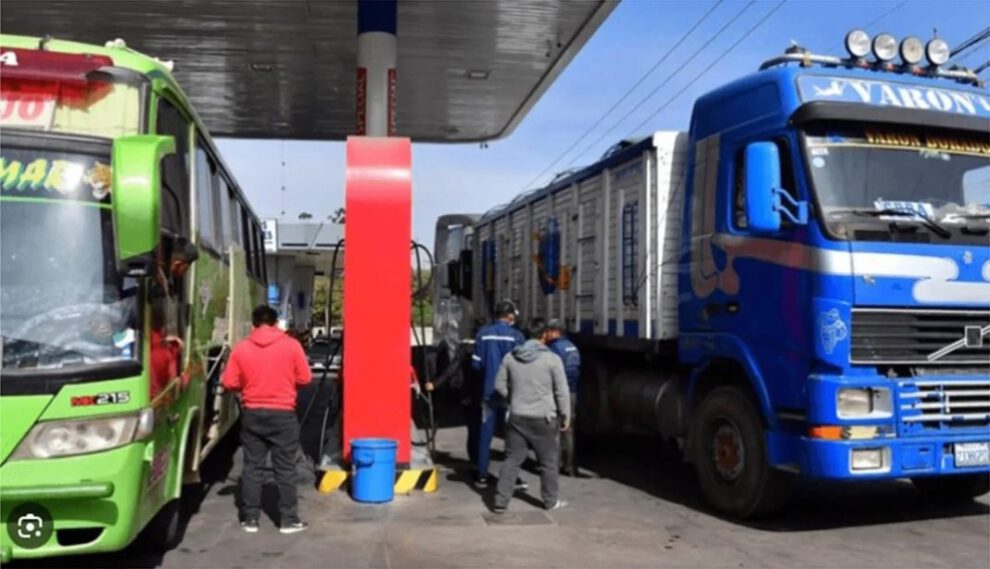 Crisis del diésel en Bolivia afecta al 70% de los transportistas