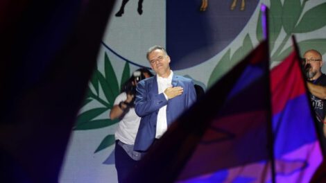 Yamandú Orsi presidente electo de Uruguay tras balotaje