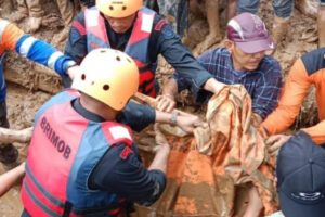 Corrimiento de tierra en Sumatra deja al menos 16 muertos