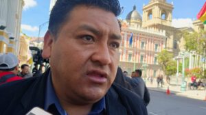 Reconocimiento de Grover García como presidente del MAS por el senador Santos Ramos