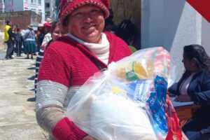 Campaña Navidad Permanente de la LBV con canastas de alimentos