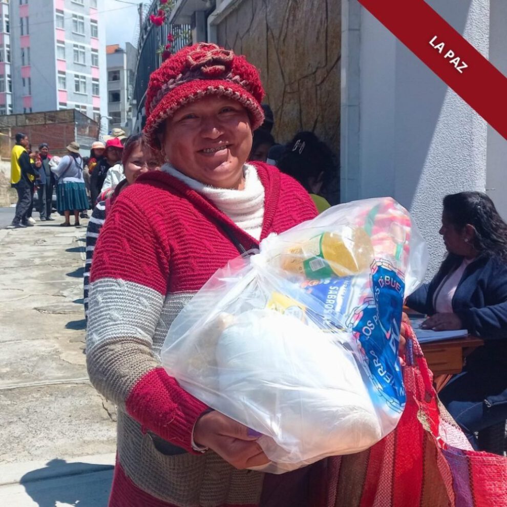 Campaña Navidad Permanente de la LBV con canastas de alimentos