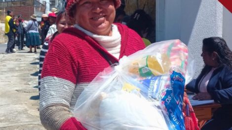 Campaña Navidad Permanente de la LBV con canastas de alimentos