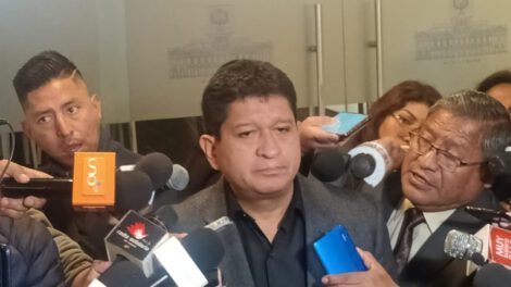 Presupuesto General del Estado: Senador dice que el documento está incompleto