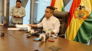 Cambio de nombres de escuelas en Bolivia por el diputado Alberto Astorga