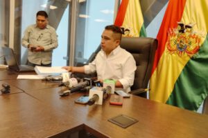 Cambio de nombres de escuelas en Bolivia por el diputado Alberto Astorga