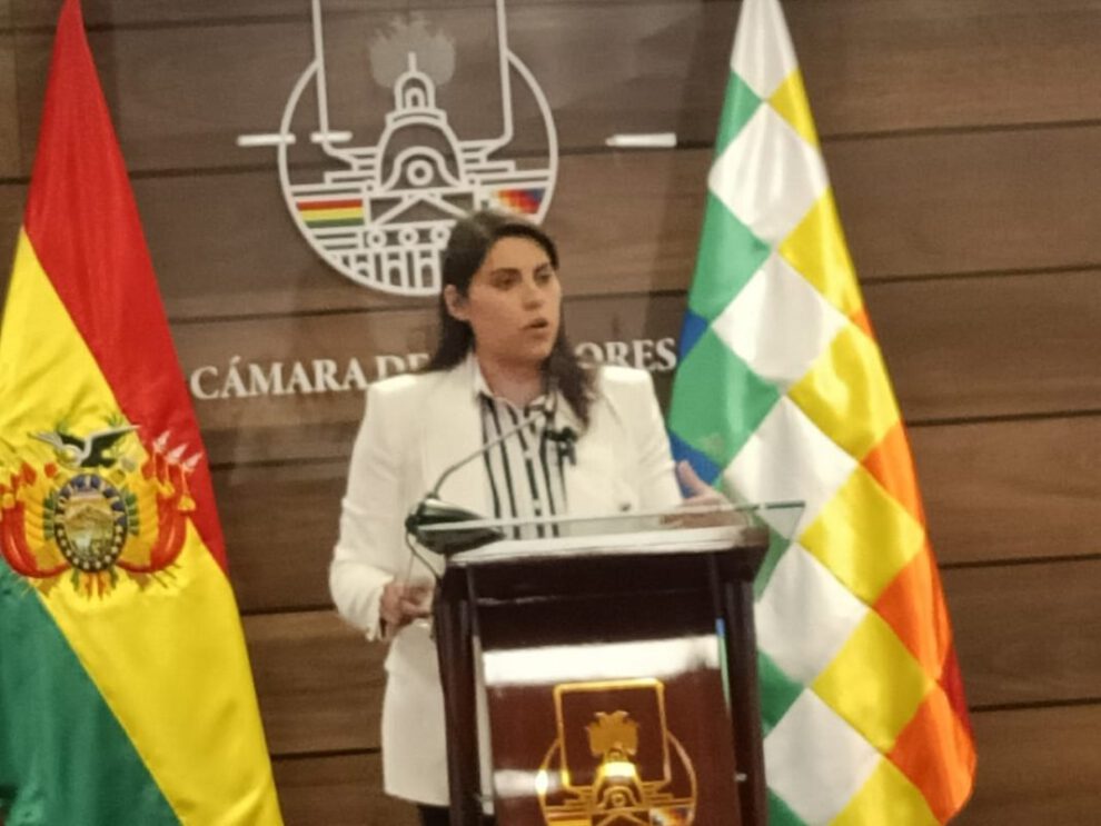 Desfalco millonario en Epcoro denunciado por Andrea Barrientos