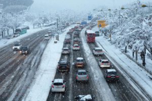 Nevadas en Seúl provocan muertes y cancelación de vuelos