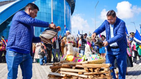 Luis Arce agradece a la Pachamama tras cambio de dirigencia en el MAS-IPSP