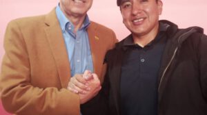 Tuto Quiroga visita a Pumari en el penal de Cantumarca