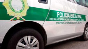 Mujer muere tras caer de edificio judicial en La Paz