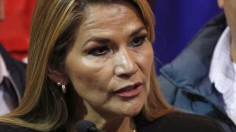 Jeanine Áñez critica competencia destructiva entre políticos desde prisión