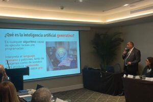 Inteligencia Artificial en periodismo en taller en Panamá