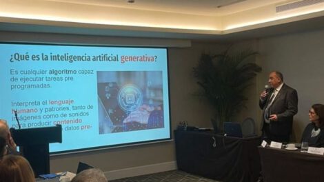 Inteligencia Artificial en periodismo en taller en Panamá