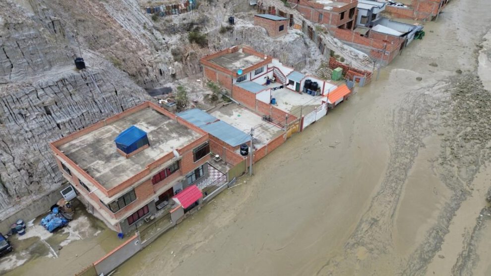 Inundaciones en Bolivia afectan a 200 familias y causan cinco muertes