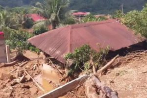 Deslizamientos de tierra en Bolivia causan interrupción del tráfico vehicular